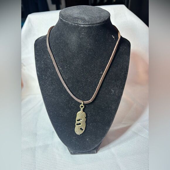 Leaf Pendant & 16” Brown Suede Necklace NWOT - Picture 1 of 4